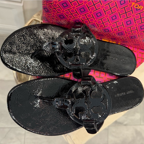 ❌SOLD❌Tory Burch’ Iconic Miller, Soft Patent Leather Sandal, Perfect Black - Picture 2 of 6
